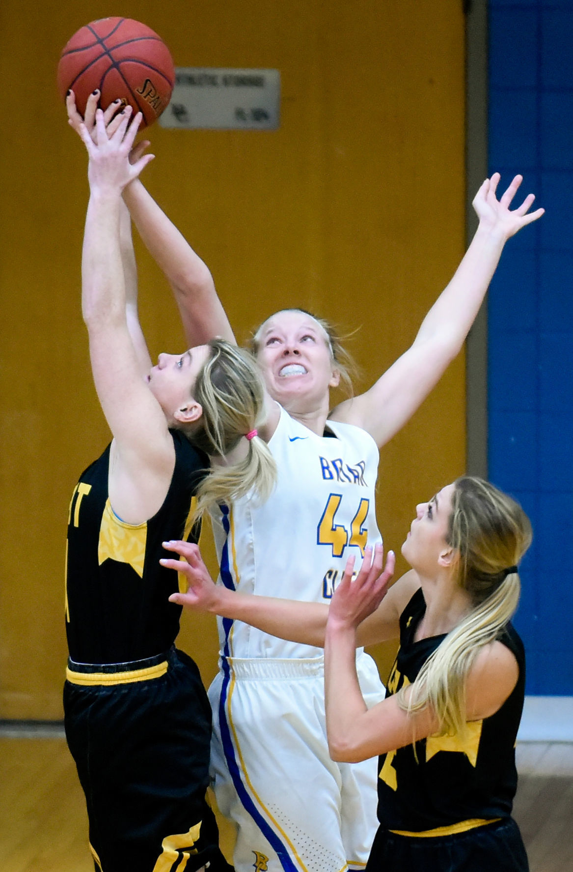 Basketball Dordt at Briar Cliff